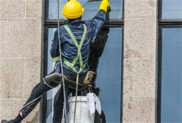 离死亡最近的职业,高空工作坠落死亡事件