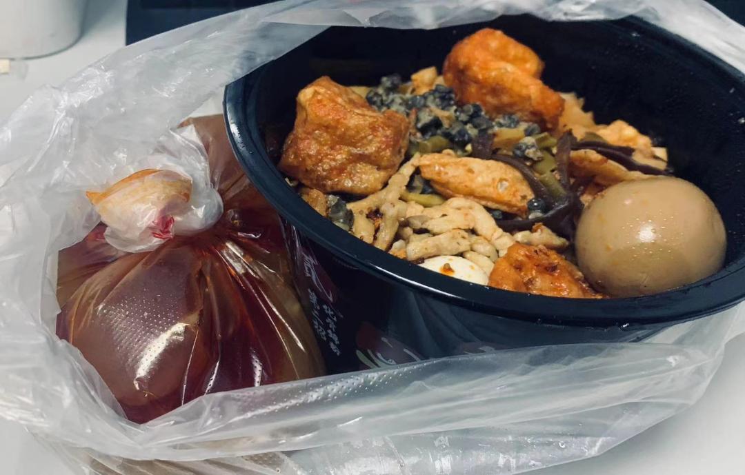 买碗螺蛳粉打包费要4.7元！南宁消费者表示：我不理解