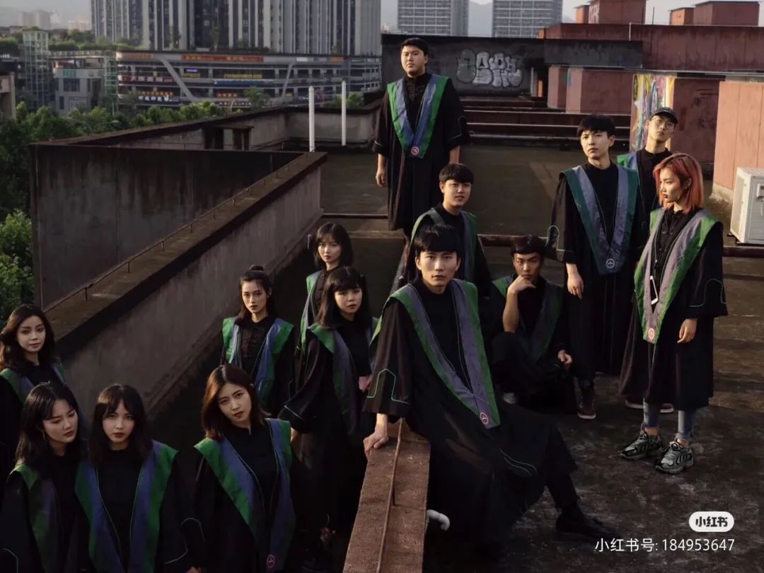 九大美院学士服哪个最漂亮,哪个学校的学士服最好看