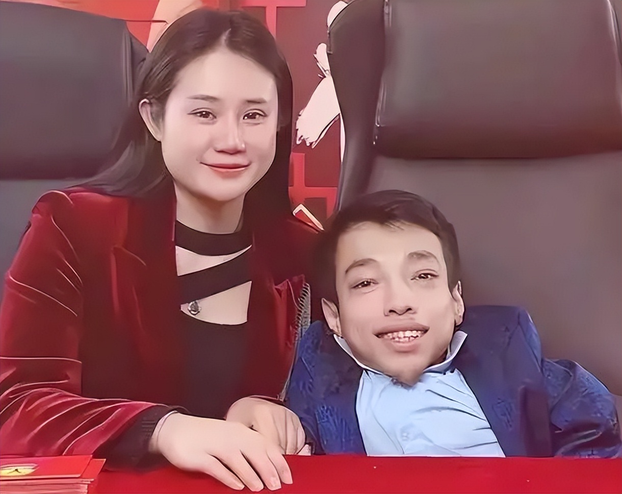 轮椅上的总裁身价3亿娶漂亮老婆,身价过亿总裁坐轮椅