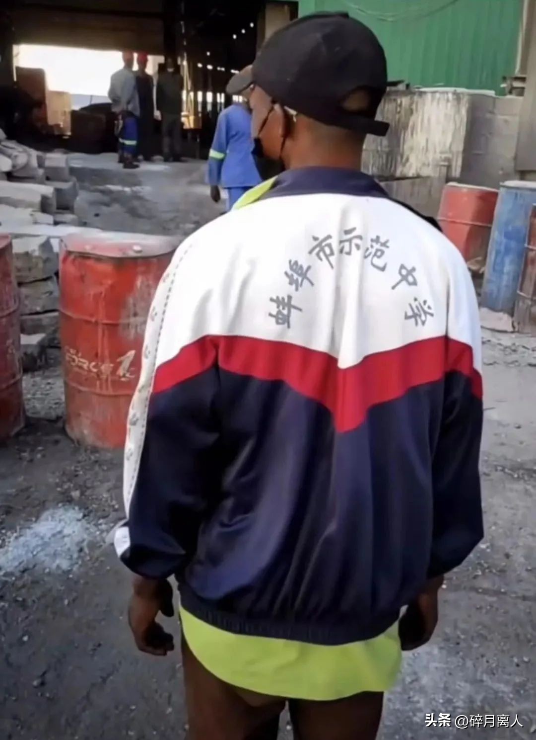 你扔掉二手衣服，决定非洲的街头潮流，2600万吨旧衣的商机