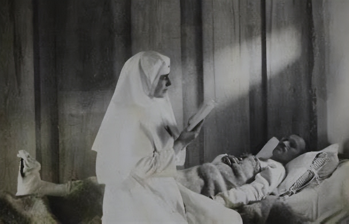 罗马尼亚末代皇后：18岁嫁王储，晚年被儿子驱逐，住在吸血鬼城堡