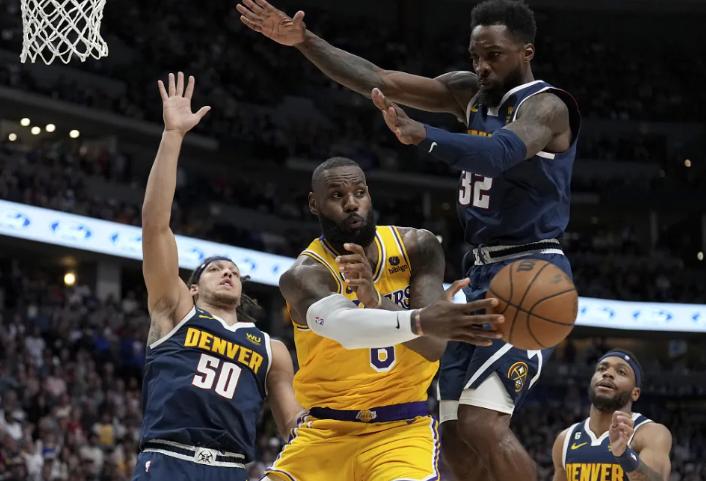 詹姆斯三分6中0平季后赛最差纪录,詹姆斯季后赛2018两记3分