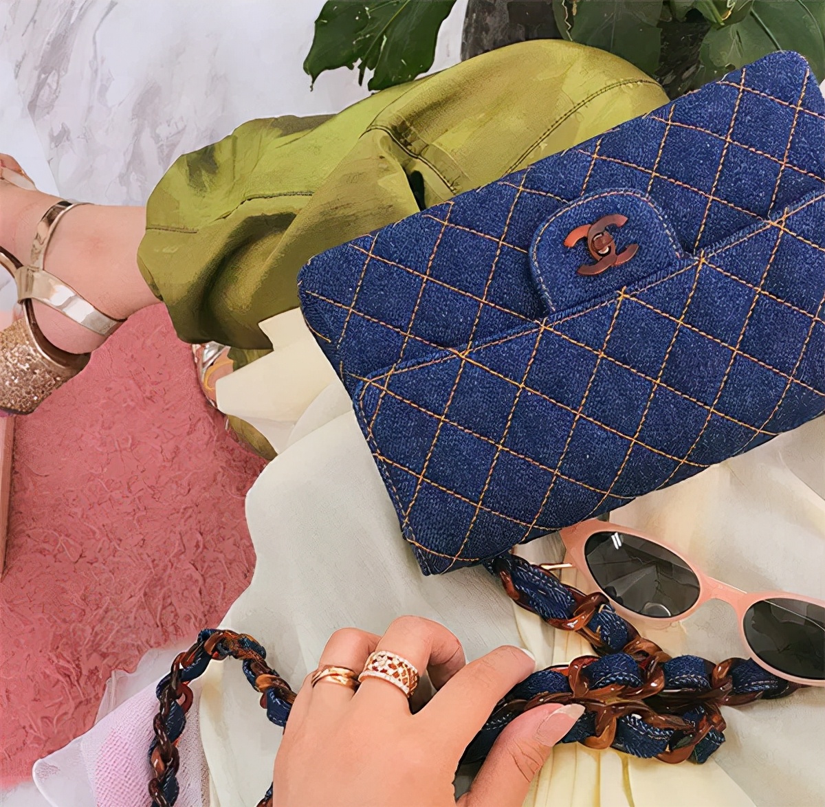 看完了Chanel富贵儿玳瑁，我默默放下了手中的皮质金链...