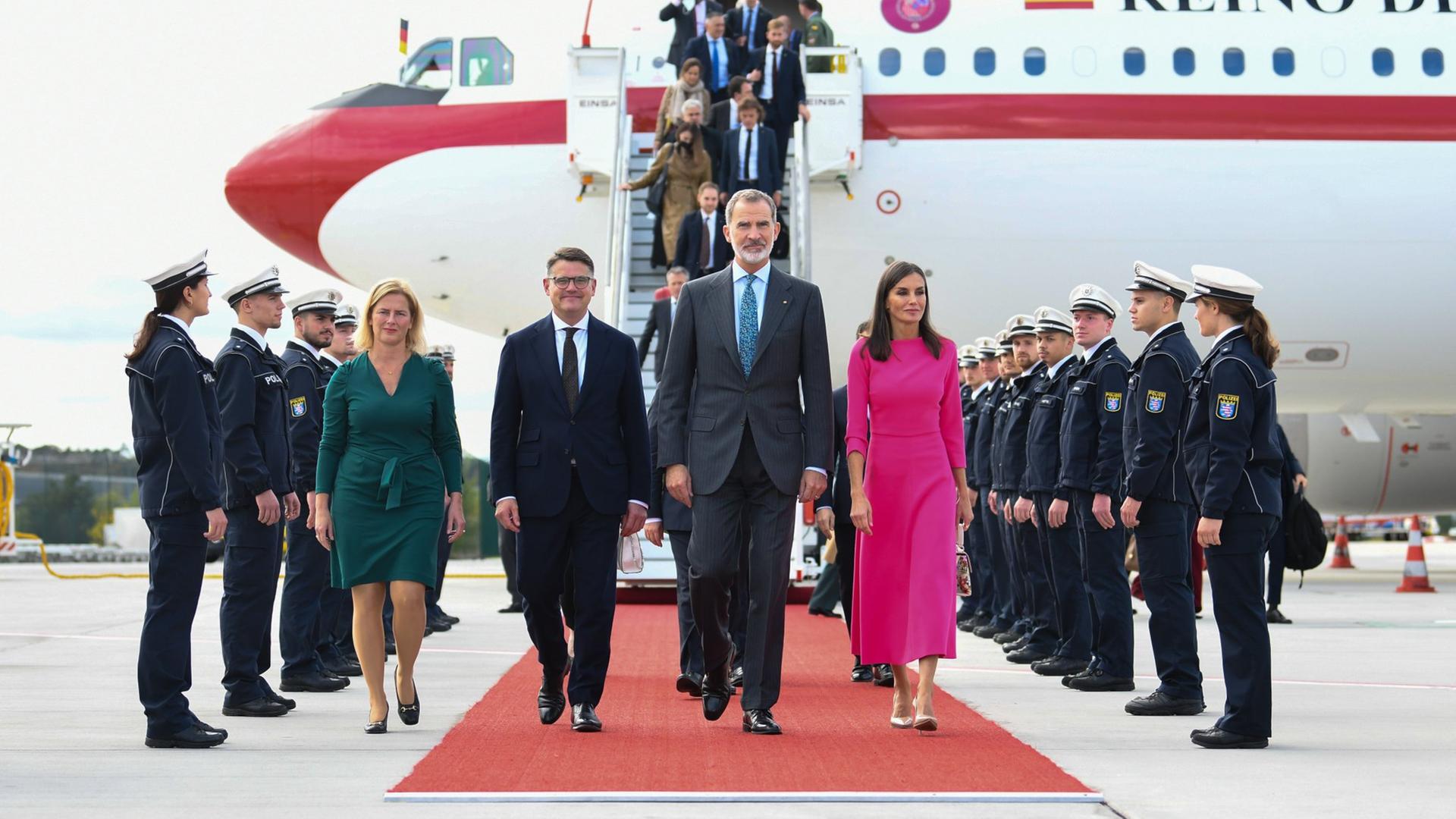 莱后德国行穿搭全记录，衣品和颜值一样飘忽不定，珠宝是最大亮点