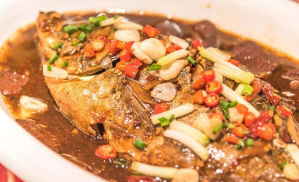 游客用5L桶带螺蛳粉汤,长途旅行携带速食螺蛳粉