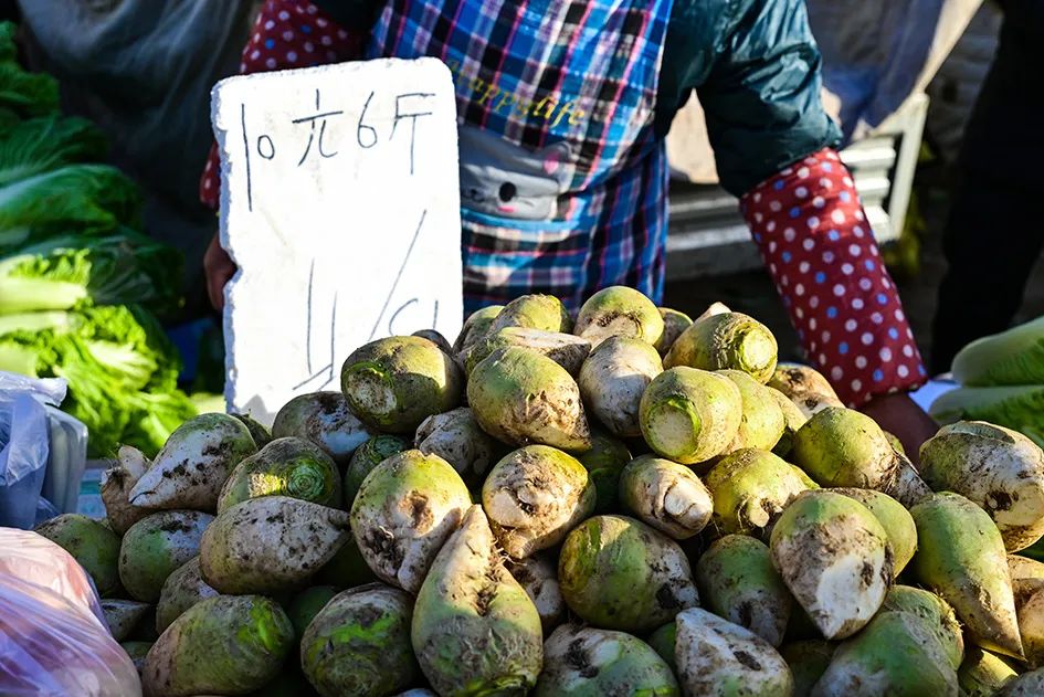 西山脚下的早市,闲逛最具人间烟火气的早市