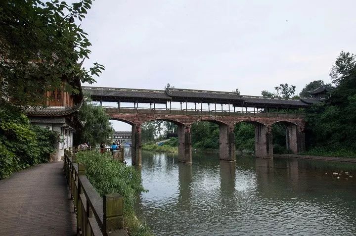 拜水都江堰问道青城山是诗词吗,拜水都江堰问道青城山完整版