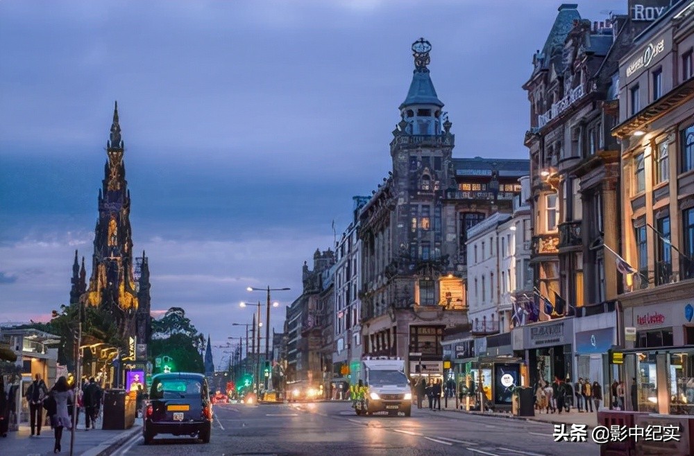 她被下药囚禁到地下室，当众多人*奴性**，报警后英国警方：你穿多少