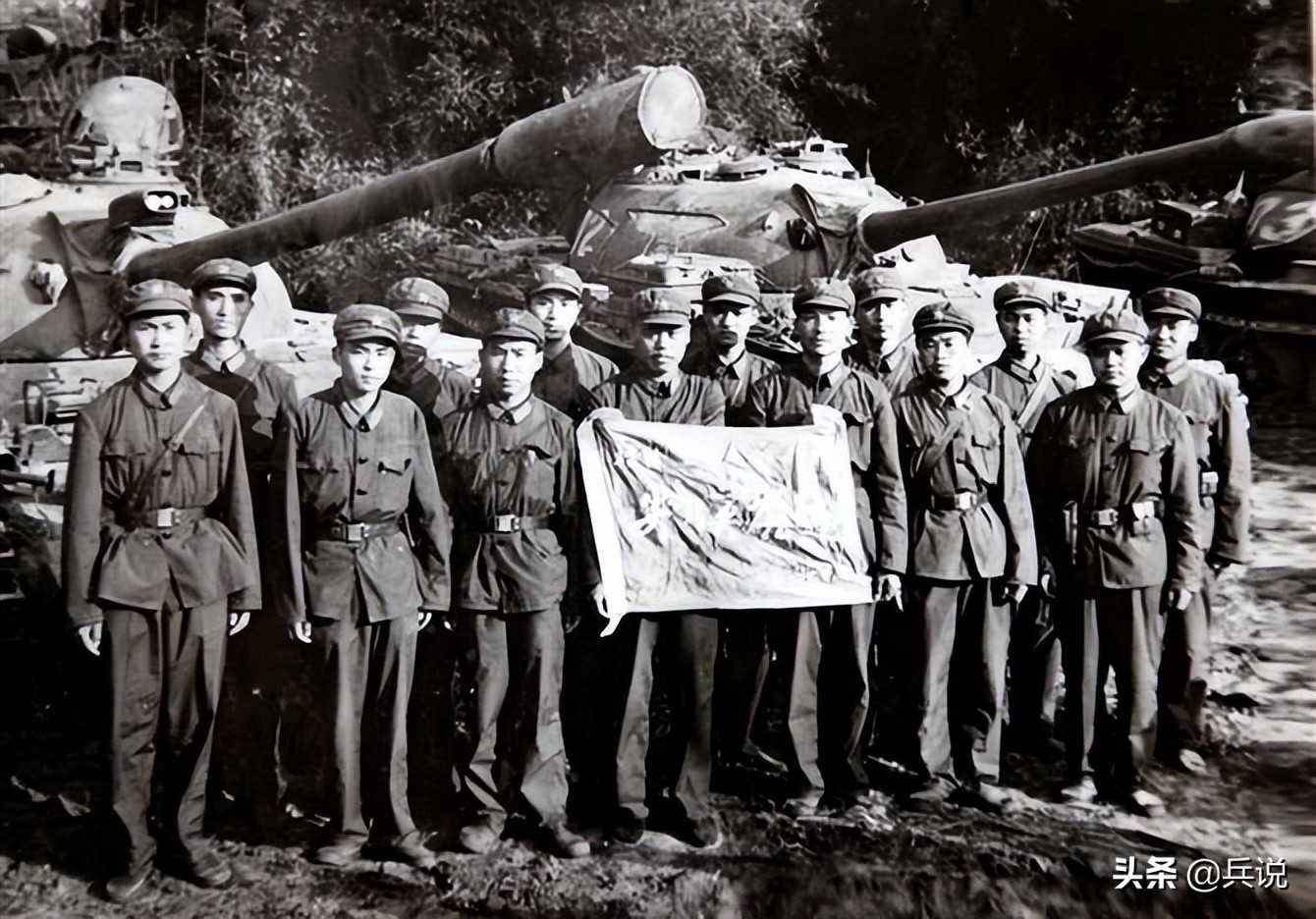 蛇谷奇兵坦克兵,蛇谷奇兵坦克过悬崖