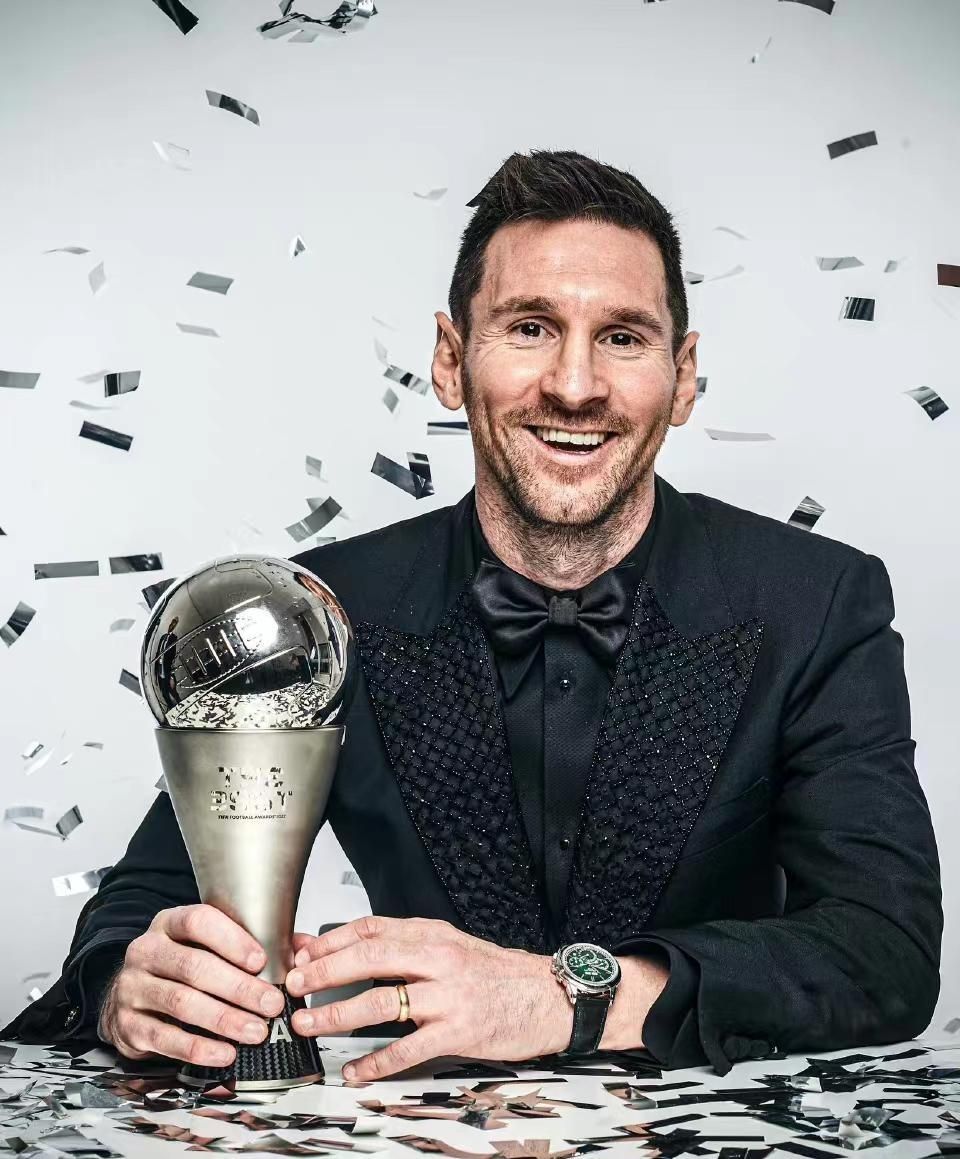 年收入达9亿的男球星7夺世界足球先生，粉丝集体疯狂追捧！！