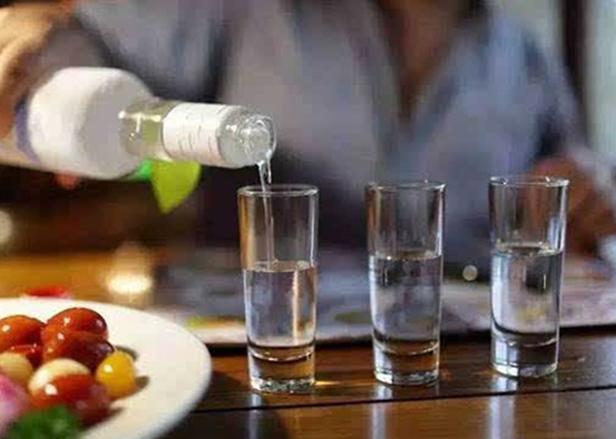 黄酒传承至今，为啥一直“酒在囧途”？内行人：这4个弊端比较突兀