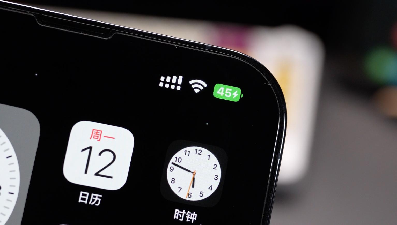 ios16更新后锁屏就黑屏啥也摁不了,ios16更新后锁屏壁纸不明显