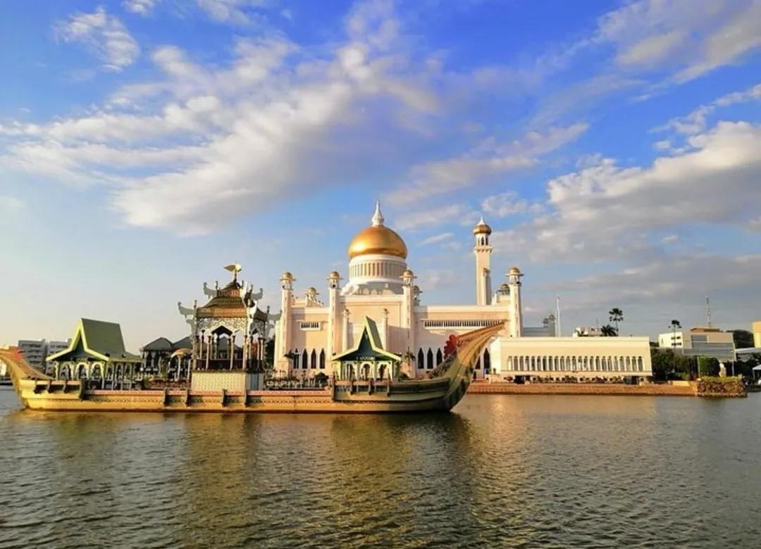 文莱人口和国土面积是多少,在亚洲生活最好的国家文莱