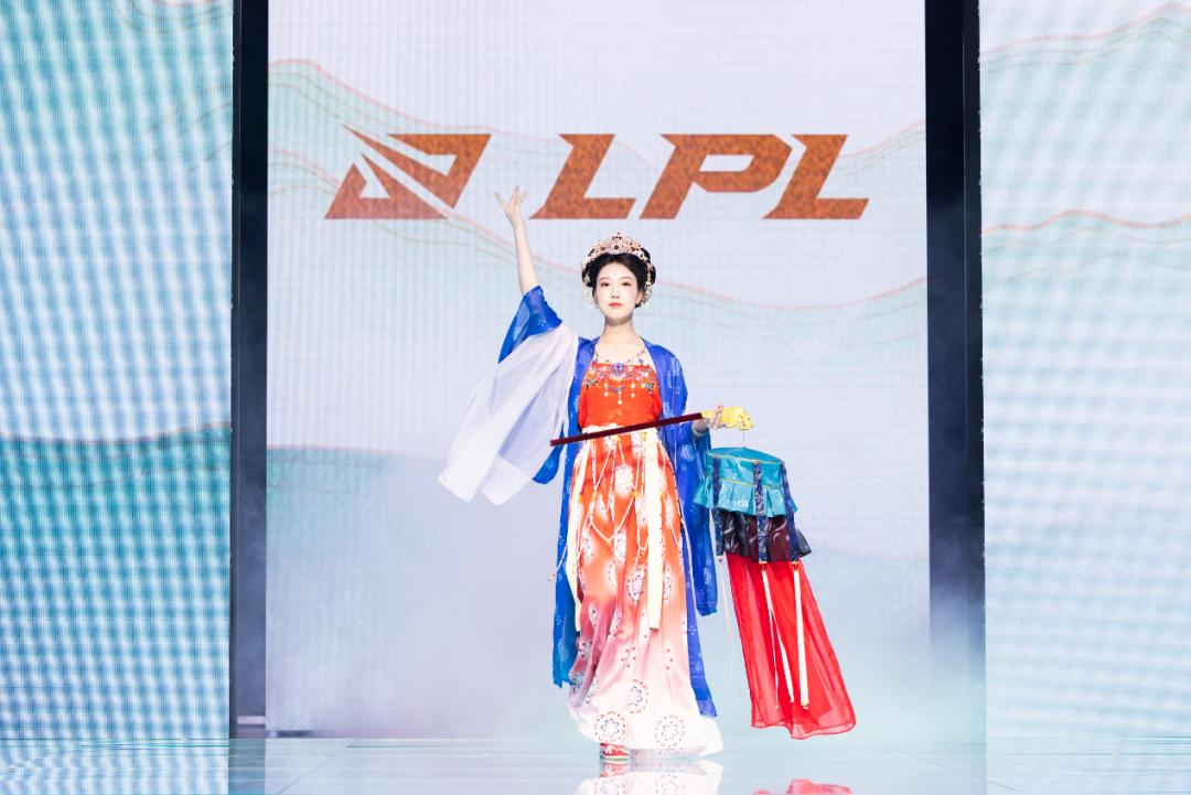 推动中华文化走向世界的原因,李宁lpl世界赛