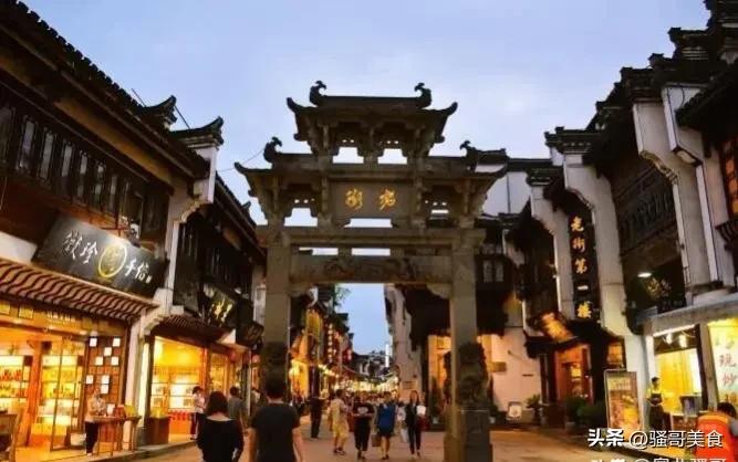 理发师惨遭离婚，转店买车游黄山，放飞自我