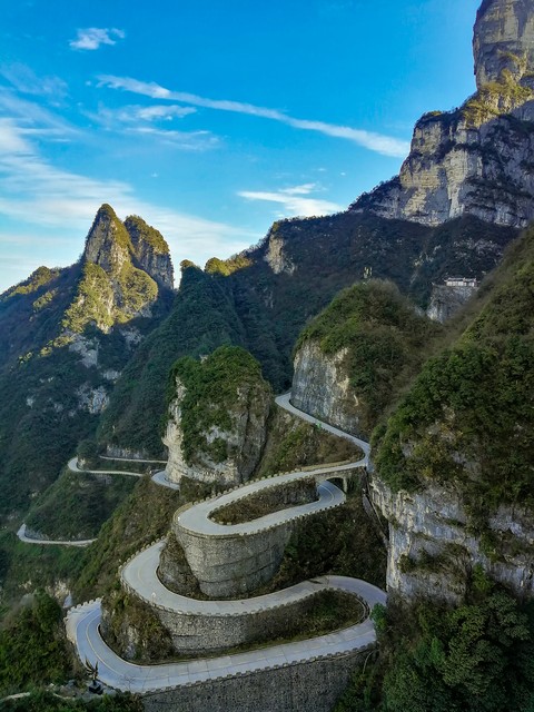 望天门山唐李白古诗意思,国学经典望天门山唐李白