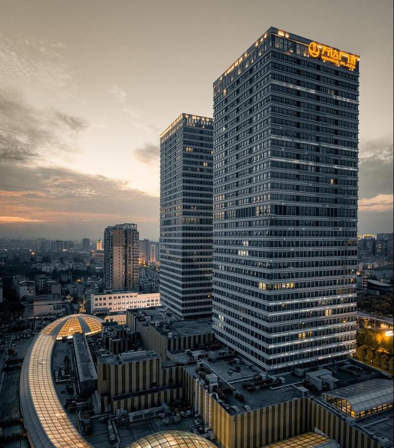 69岁的老王能救万达吗？总负债1430亿，网传万达地产大规模裁员！