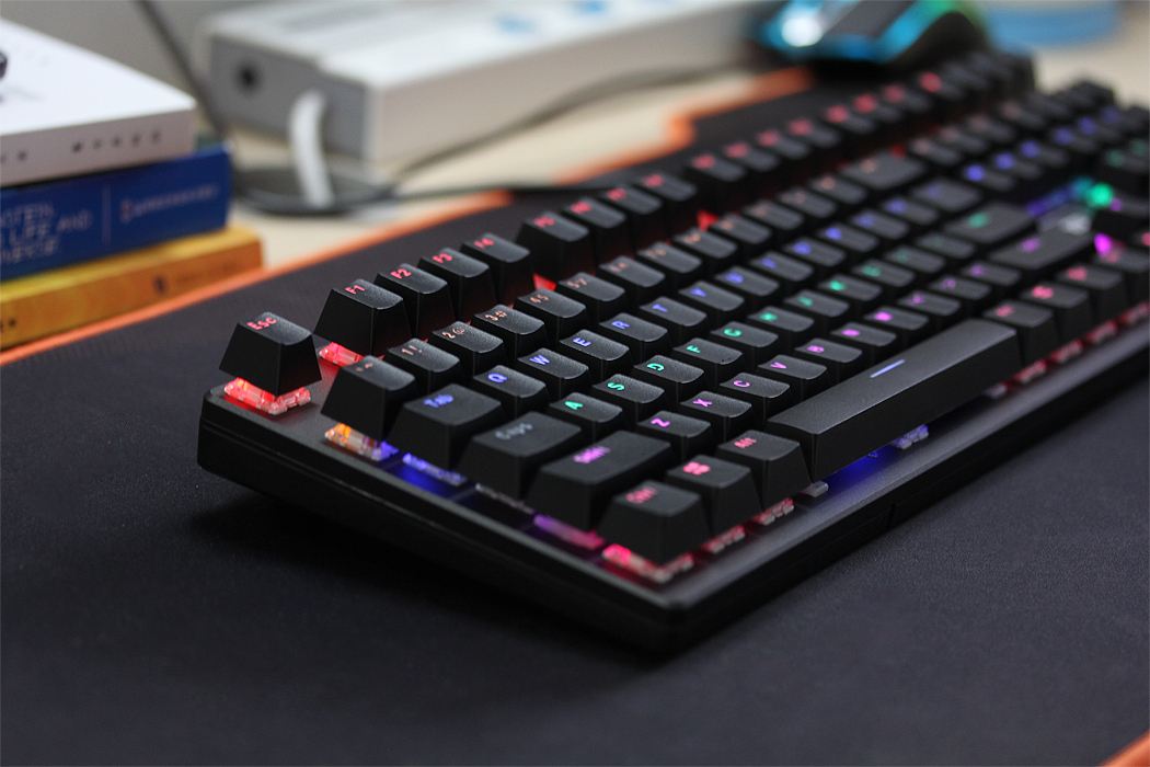 电脑上如何组装键盘鼠标,新手如何使用电脑键盘鼠标