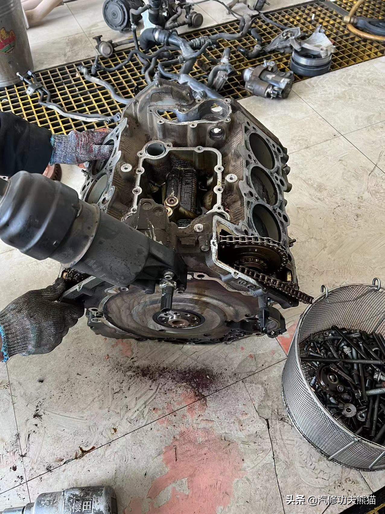 奥迪a6五百块钱,奥迪a65000公里烧一升机油维修