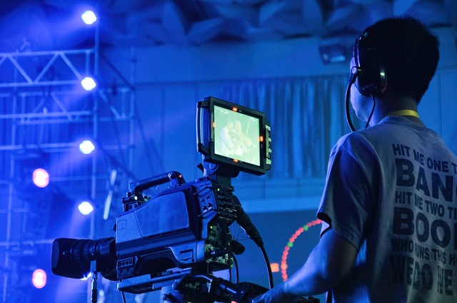 《起重机唱支歌》:意大利新现实主义电影中的经典之作