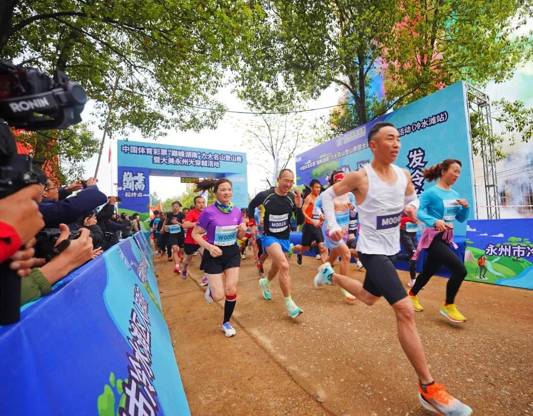 运动老乡(106)永州巅峰跑赛途中捆鞋带