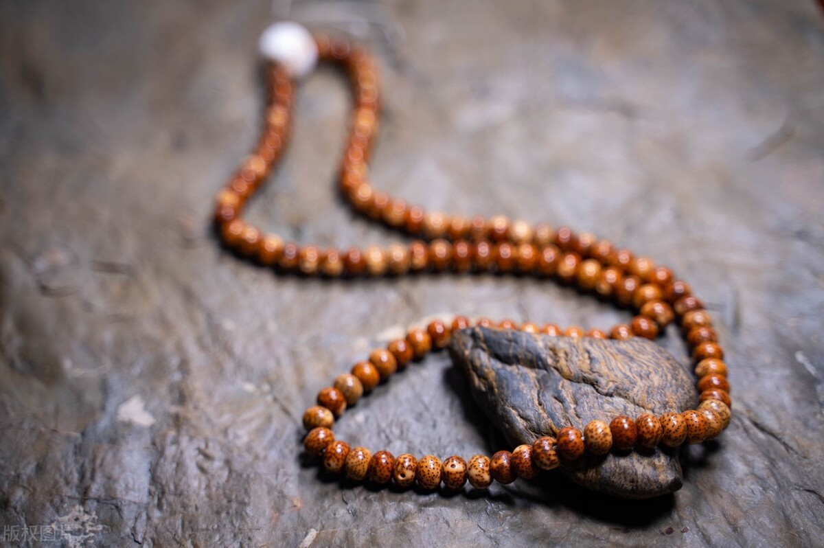 真正的佛珠佩戴方法,佛珠如何正确佩戴