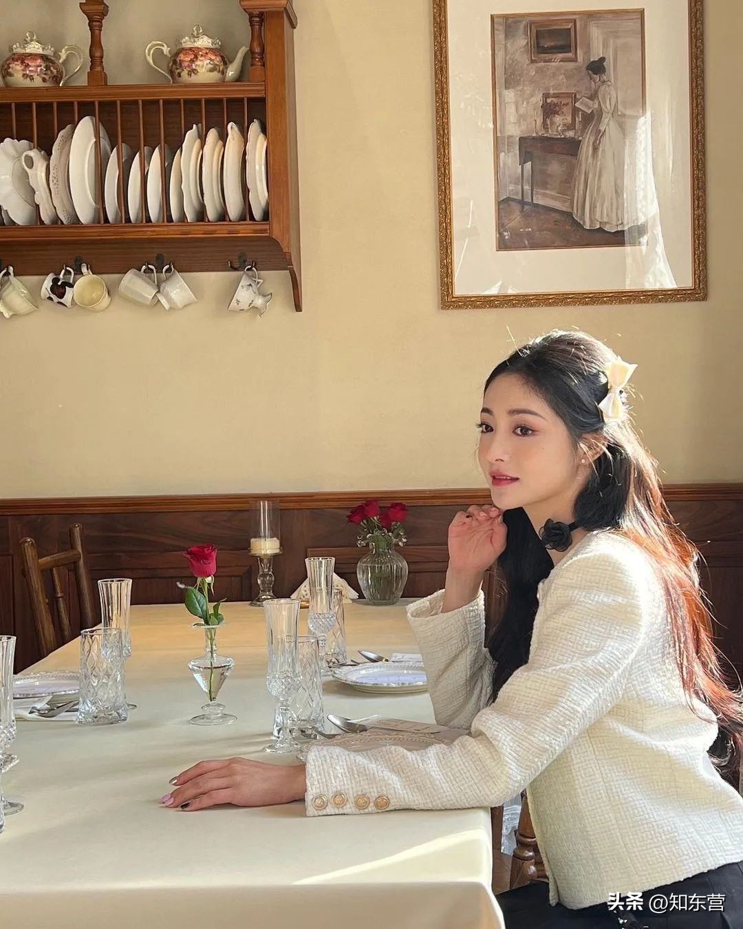 冬天披发好看又显脸小的发型,冬季干净利落减龄的发型