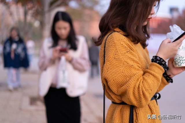 公务员日记:饭桌上加微信的那点事儿