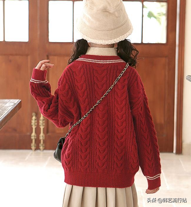 童装宽松毛衣最新款,今年女童装最流行毛衣的款式