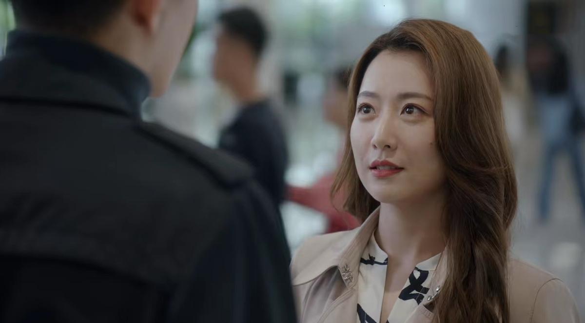 《请叫我总监》：谭松韵的皱纹，*冰白**的眼袋，这部剧的滤镜好真实