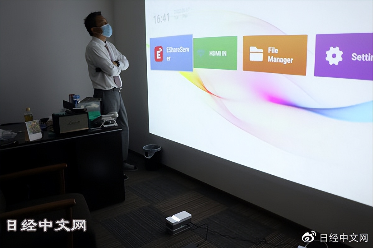 日本互动投影机,投影仪结合家庭影院