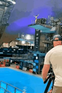 全红婵奥运夺冠完整视频回放,小炸毛女孩全红婵第一次夺冠