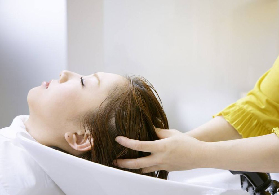 脱发头屑多的原因和治疗方法,头皮油痒有头屑有红疙瘩脱发