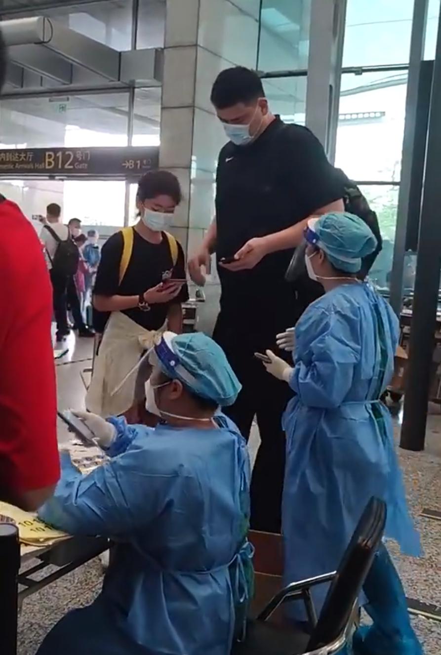 2018年姚明的女儿有多高,姚明女儿现在有多高2018