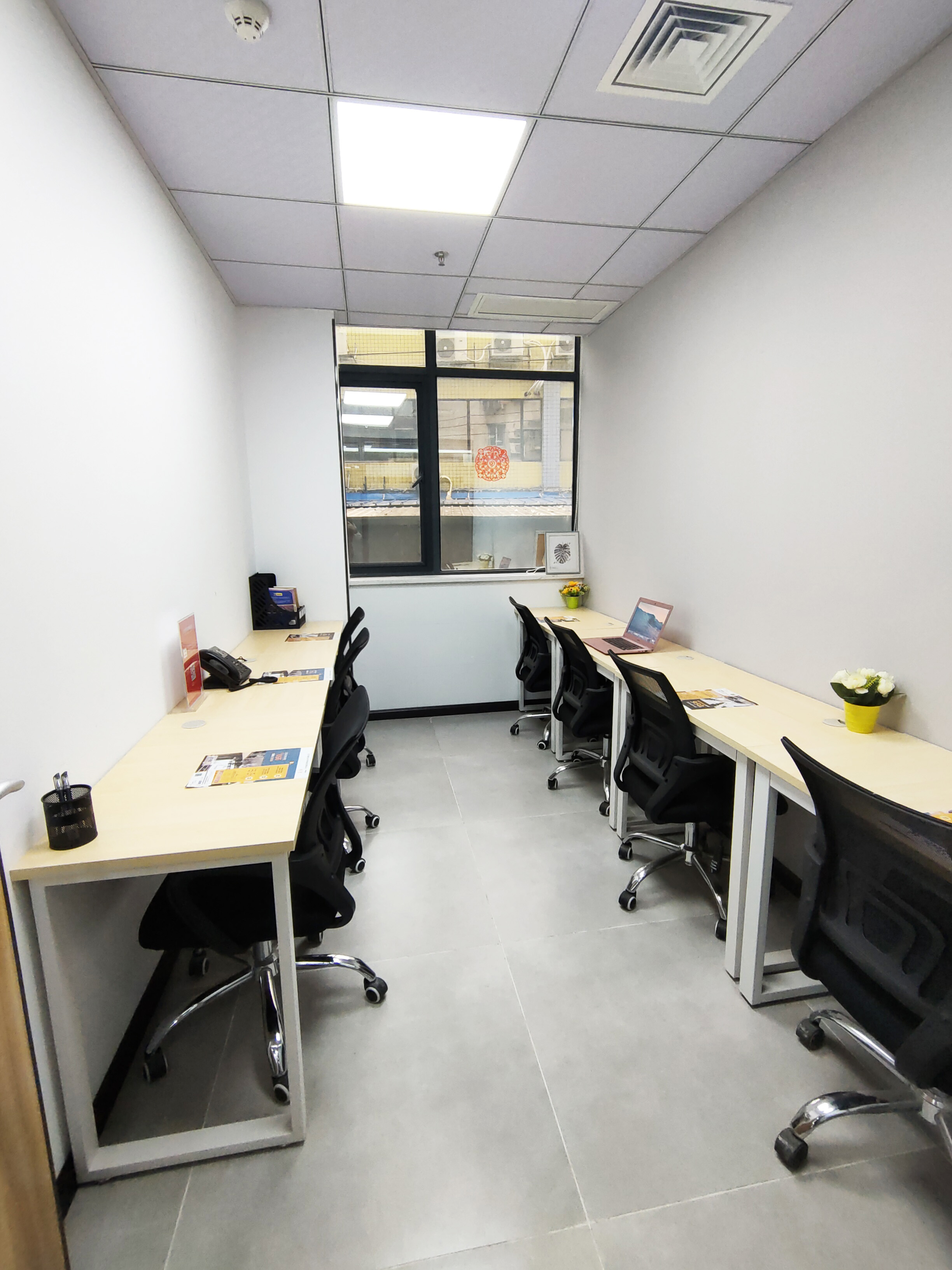 可短租2-30人办公室！多连锁！广州共享办公工位临租，共度疫情