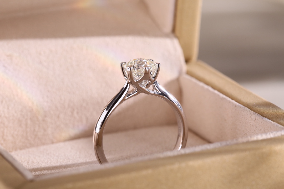 教你三个挑选钻戒的小妙招,挑选钻戒的省钱技巧有哪些呢