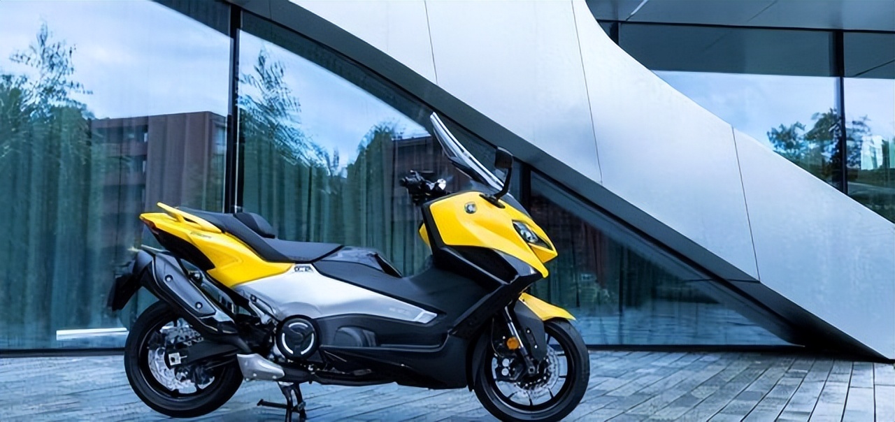 大踏板摩托车推荐雅马哈tmax560,雅马哈踏板tmax560多少钱