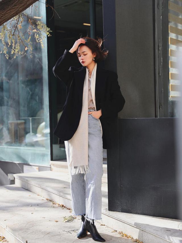 烟管牛仔裤搭配什么上衣好看,绿色牛仔裤搭配什么颜色上衣