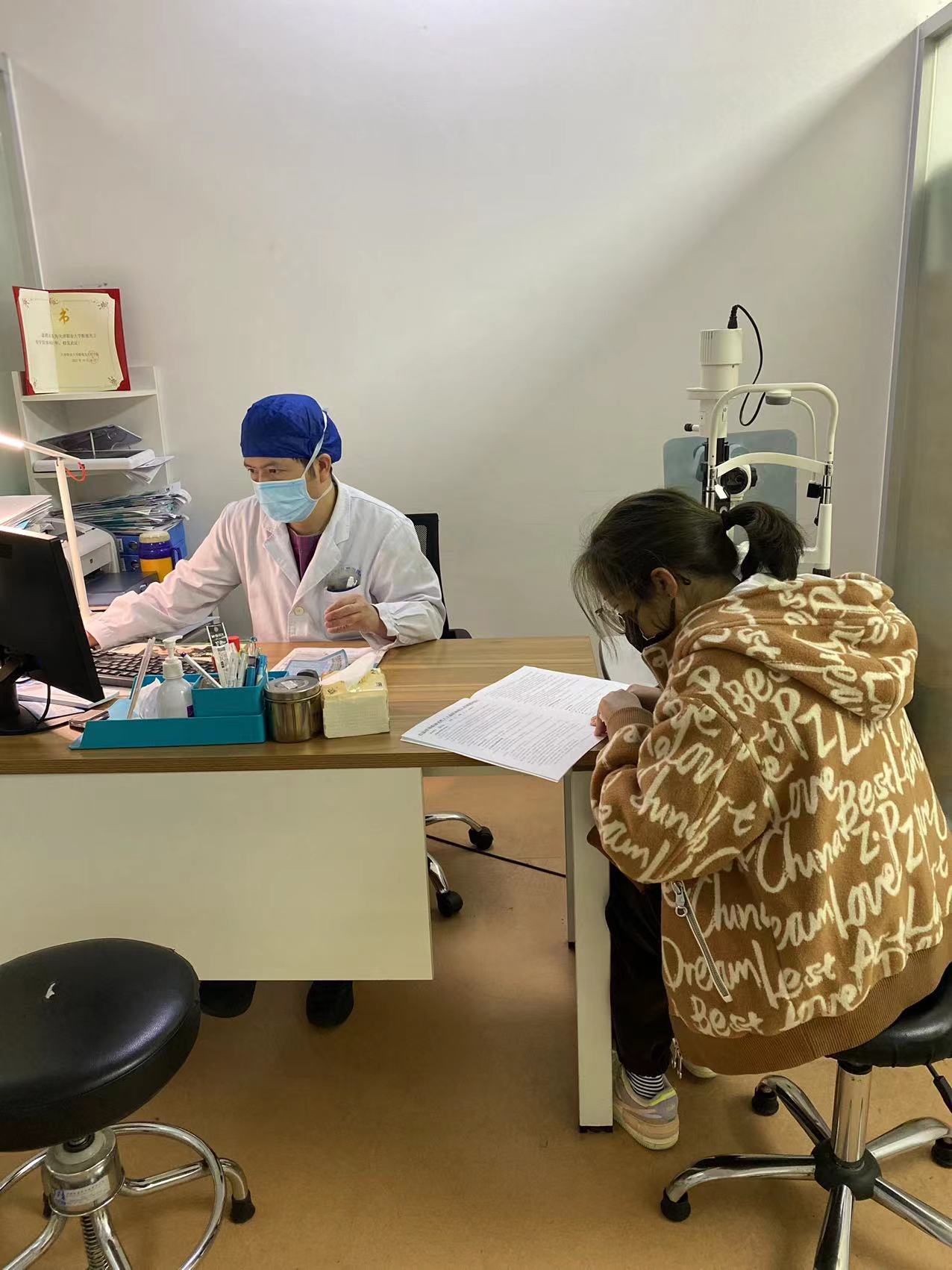 上海近视手术价格一览表,上海做近视矫正多少钱