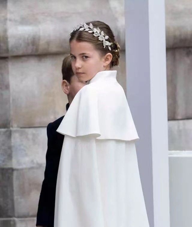 卡米拉加冕仪式夏洛特,加冕礼上夏洛特的花环