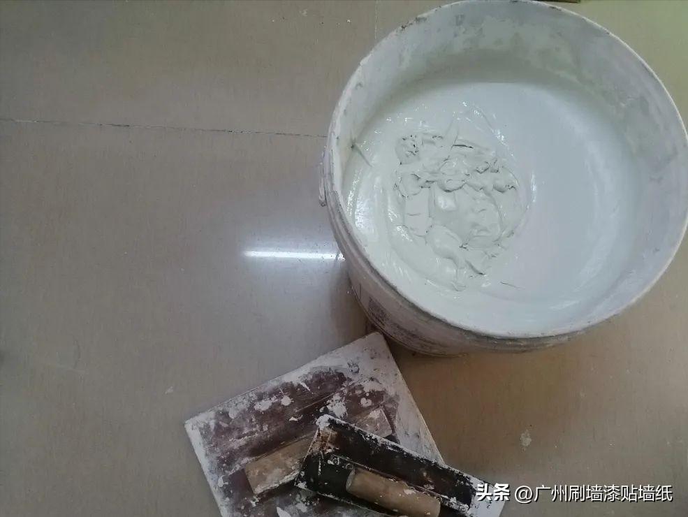 老房子装修墙皮铲不铲,老房子刷白不想刮腻子