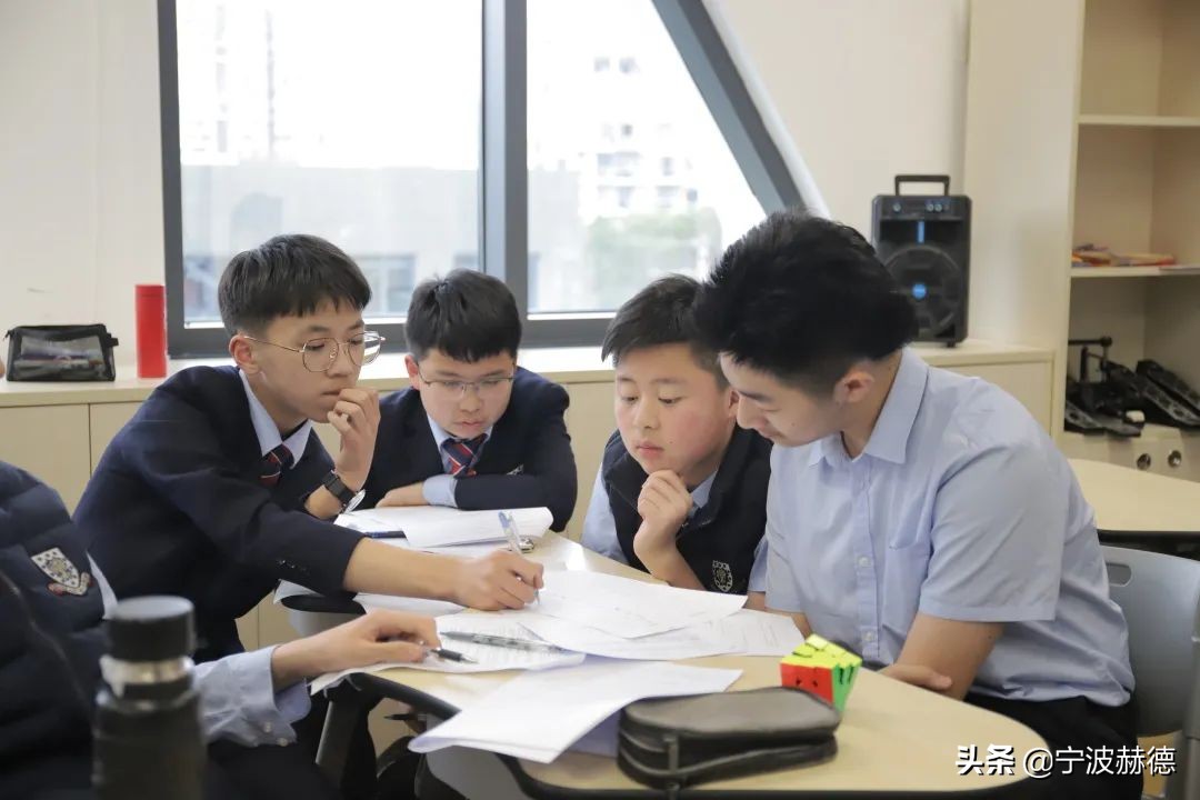 除了直升初中部，赫德6年级还有哪些特点？