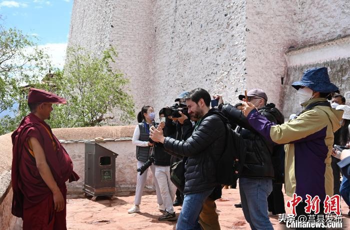 感受高原新发展——中外媒体*藏西**行采访综述