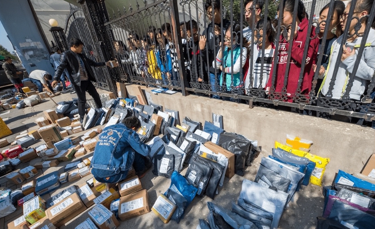 临近考试，大学生到“拼夕夕”求助专业卖家，东问西问就是不下单