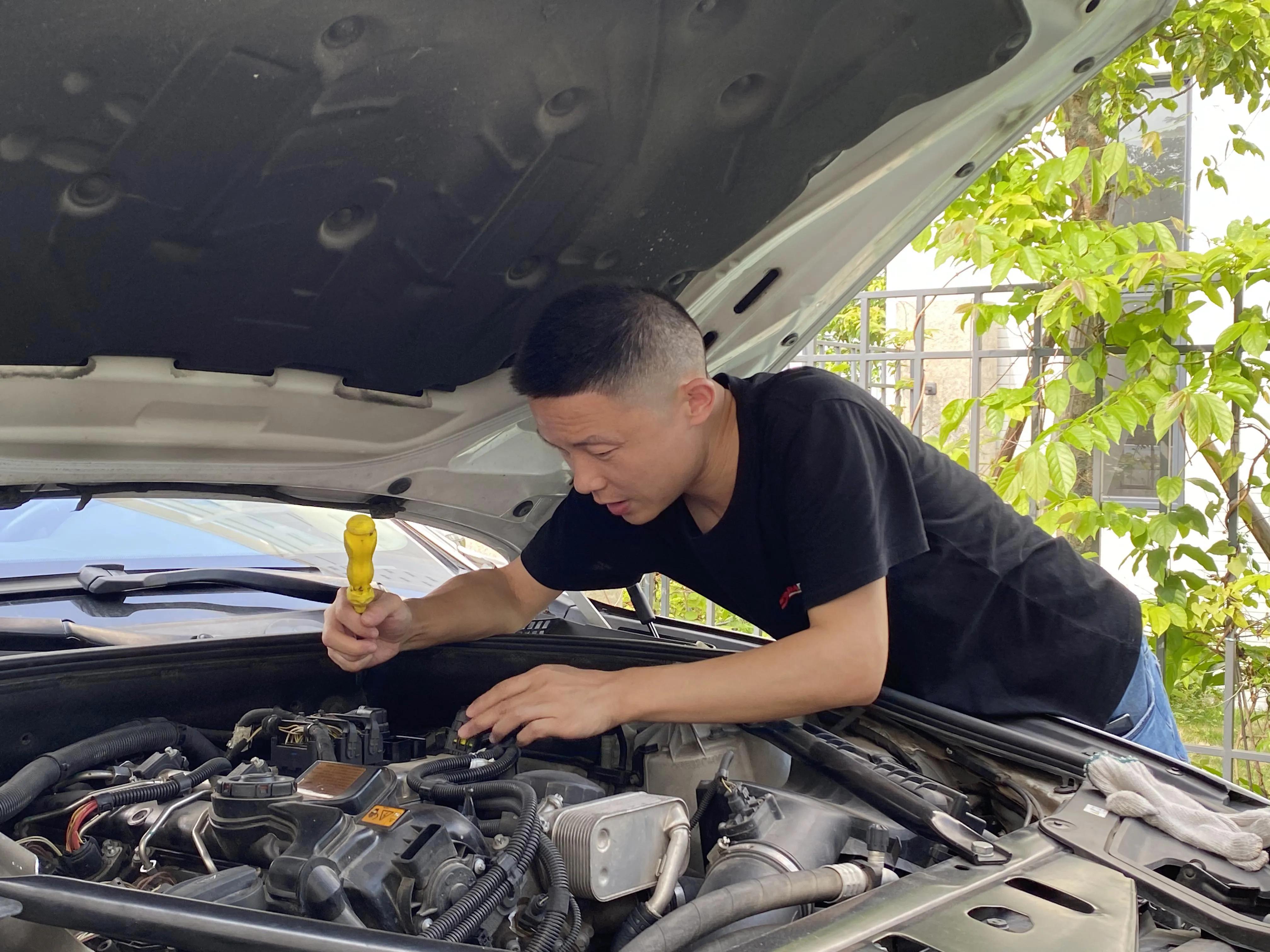 宝马525li和红旗h9对比性能,宝马525li2.5自吸多大马力