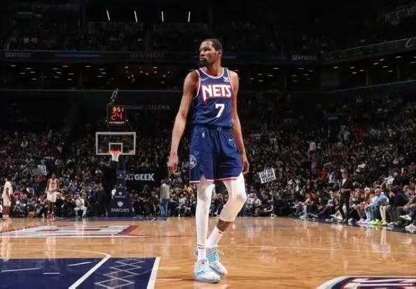 欧文伦纳德38分,欧文砍下35分东契奇