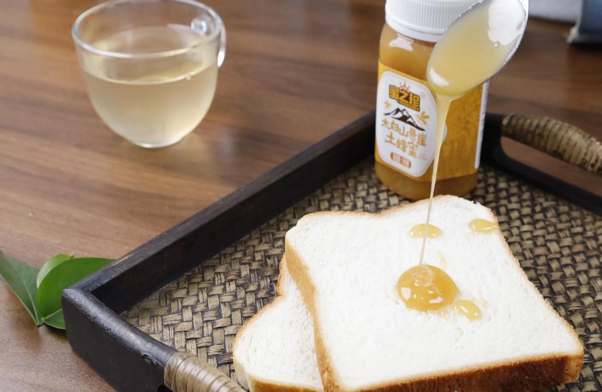 养蜂人怎么辨别什么蜂蜜,养蜂人的师傅讲解真假蜂蜜的辨认