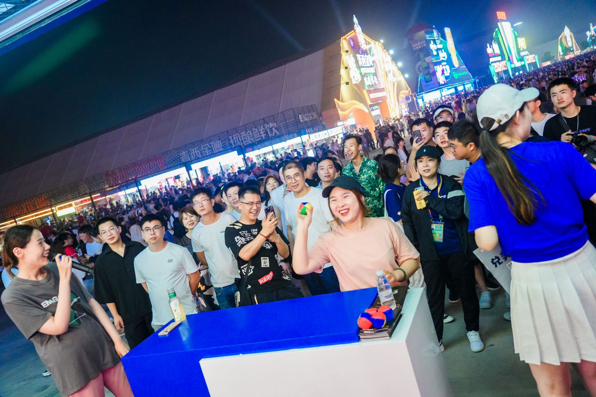 限定惊喜派送不断，赛轮集团携液体黄金轮胎亮相青岛国际啤酒节