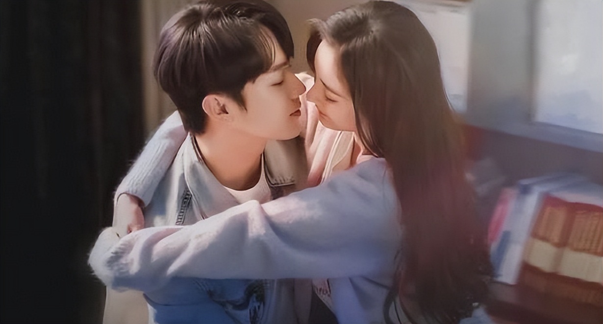 鞠婧祎杨幂迪丽热巴刘亦菲视频,杨幂演戏抿嘴小动作